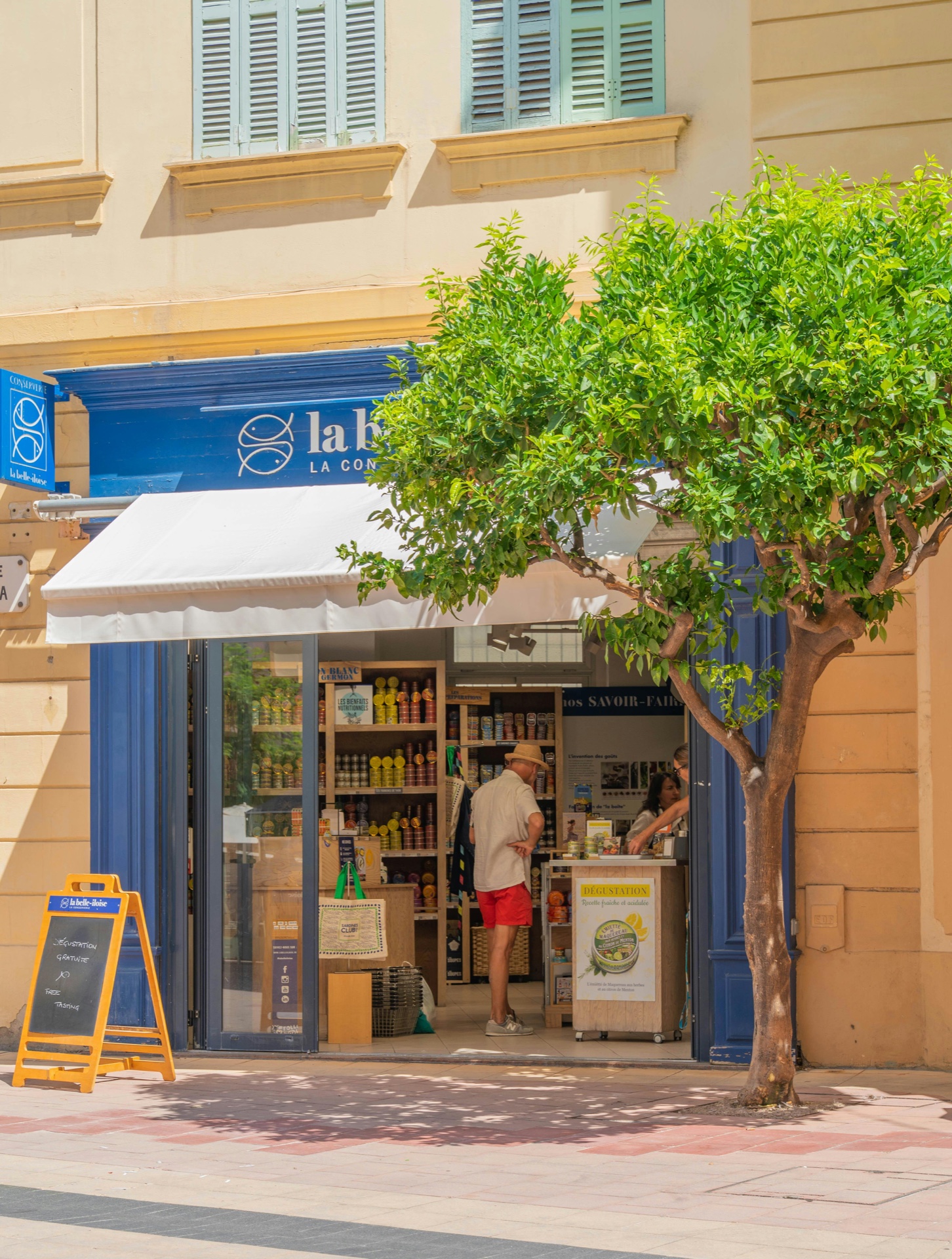 Locales